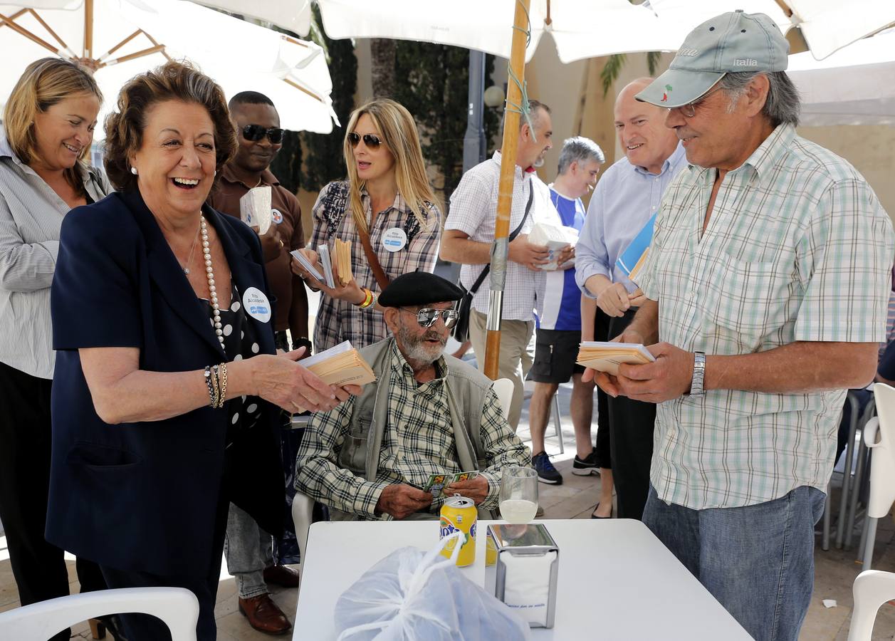 Barberá durante su visita de hoy viernes al Cabañal.