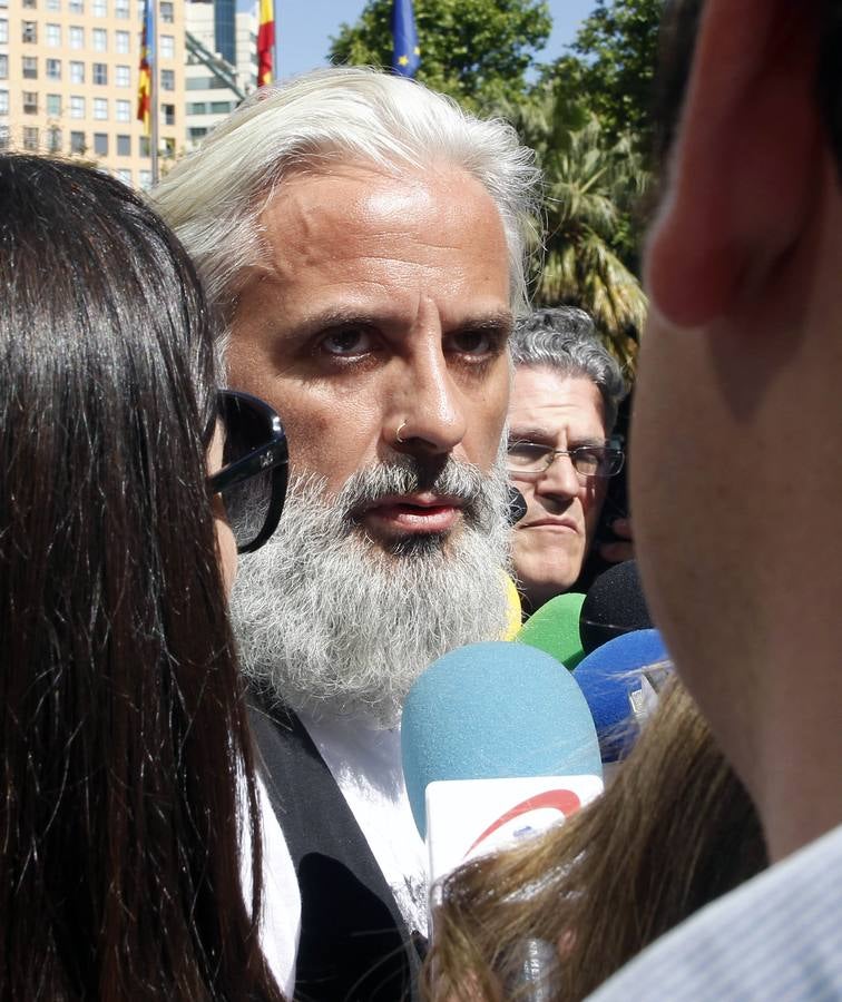 El exgerente de la empresa de la Diputación de Valencia Imelsa, Marcos Benavent , a su salida de la Ciudad de la Justicia.