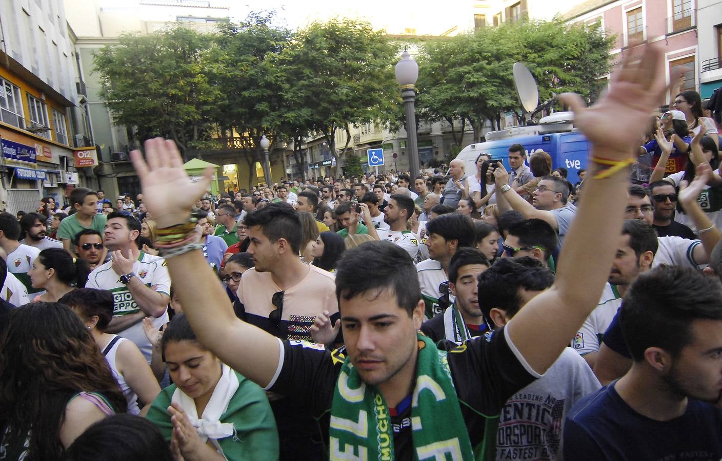 Los aficionados del Elche se manifiestan