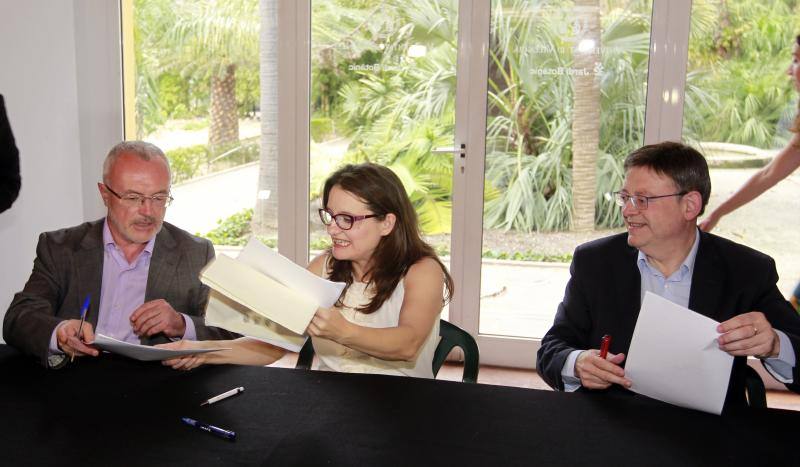 PSPV, Compromís y Podemos firman un acuerdo programático en el Botánico