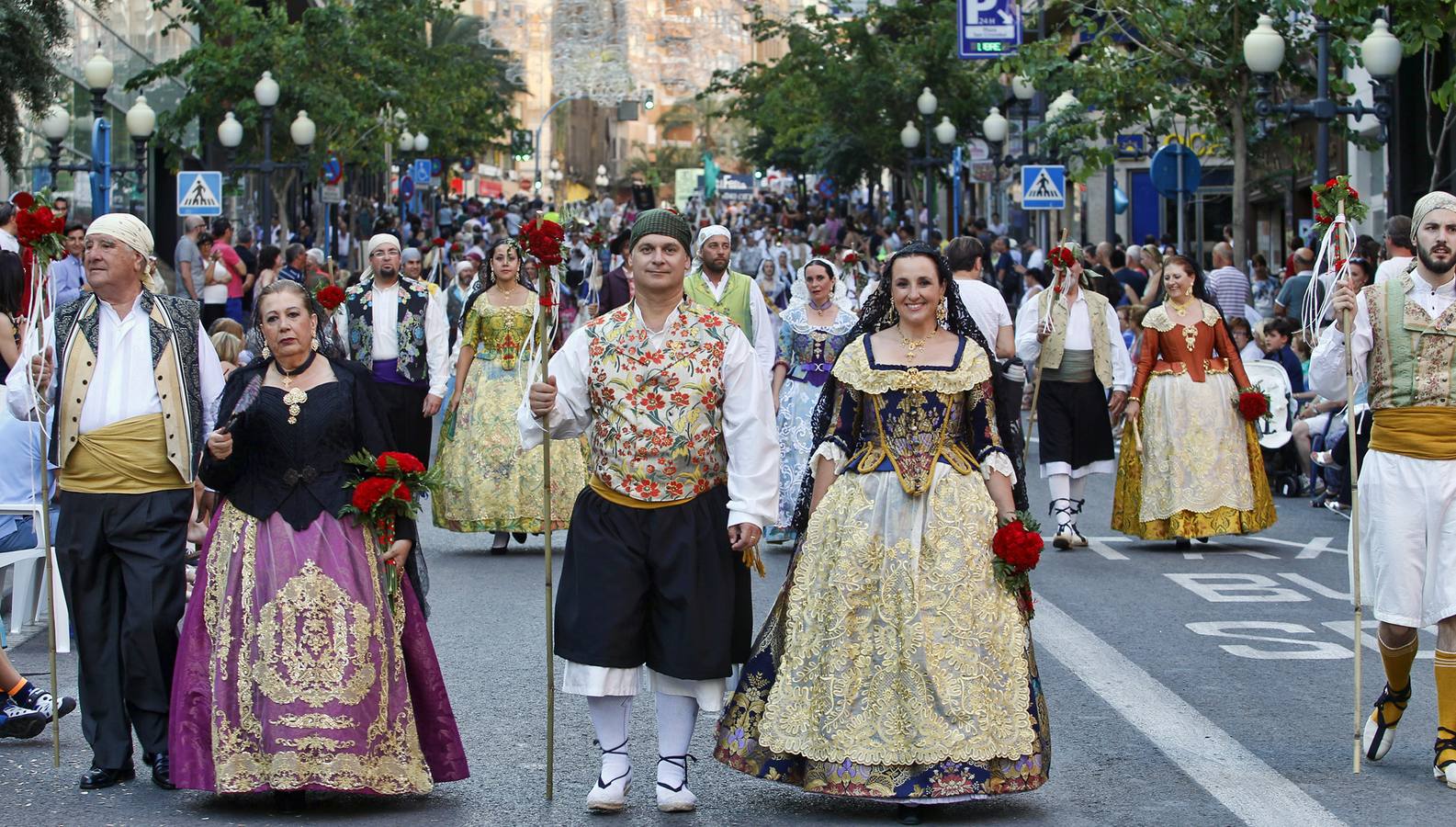 Primera jornada de la Ofrenda de Flores