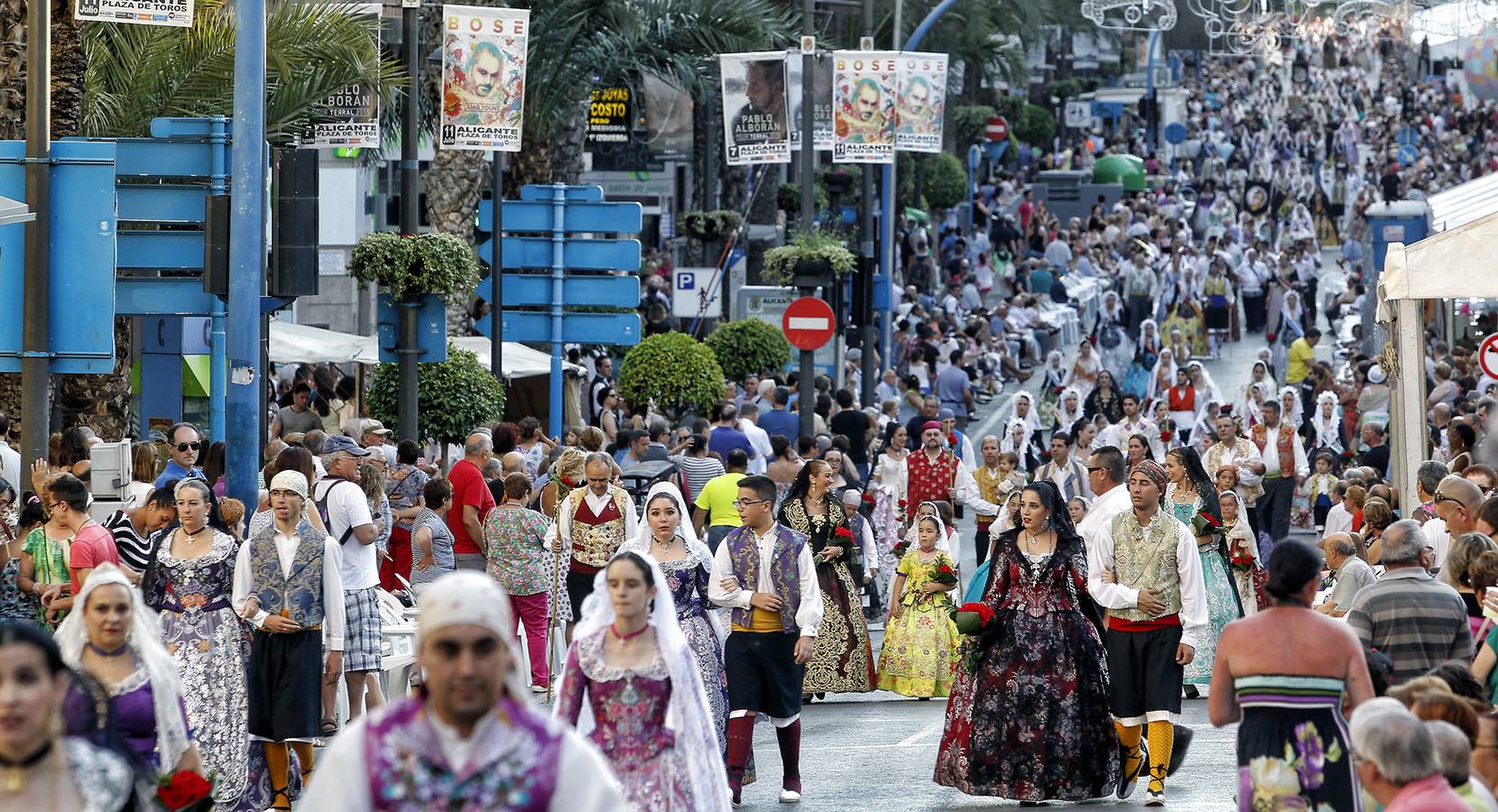 Primera jornada de la Ofrenda de Flores