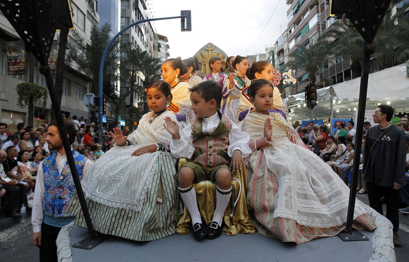 Desfile Folklórico internacional de Hogueras 2015