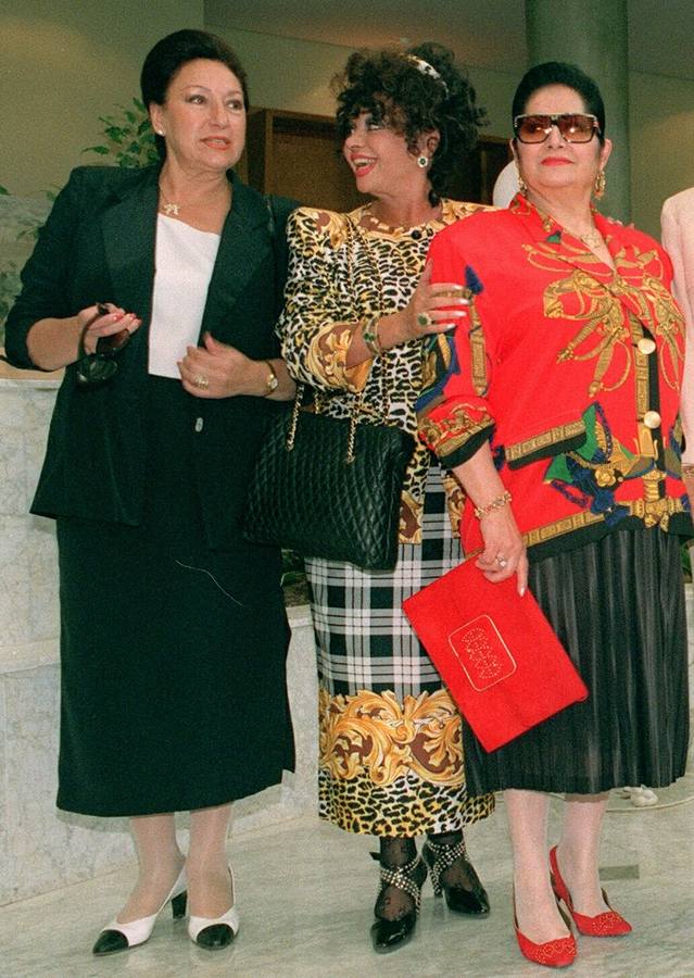 Imagen de la cantante sevillana Juanita Reina (i), Marujita Díaz y Macarena del Río.