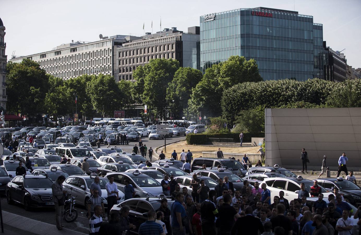 Los taxistas franceses, en pie de guerra contra Uber