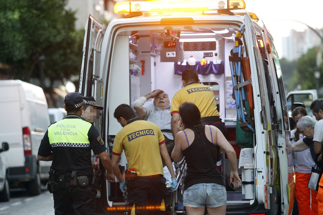 Las imágenes del accidente en una terraza de la avenida Burjassot