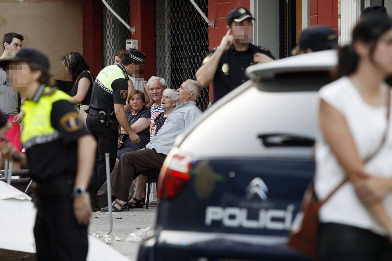 Las imágenes del accidente en una terraza de la avenida Burjassot