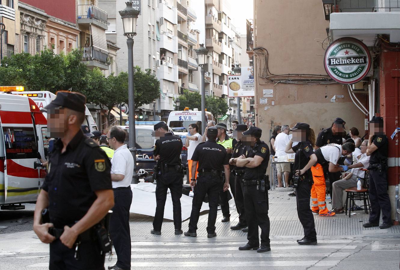 Las imágenes del accidente en una terraza de la avenida Burjassot