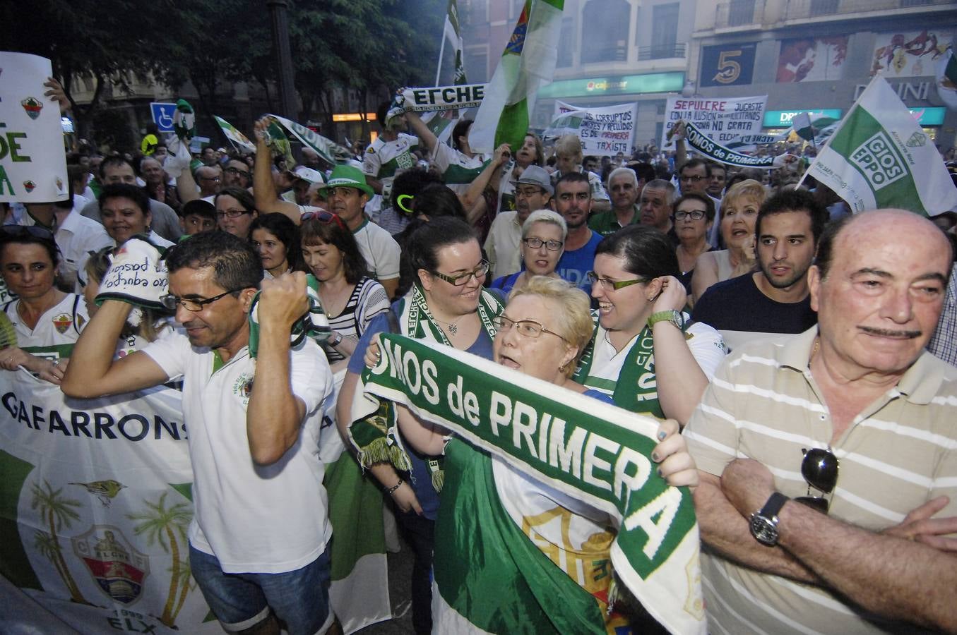 Manifestación por el descenso del Elche CF