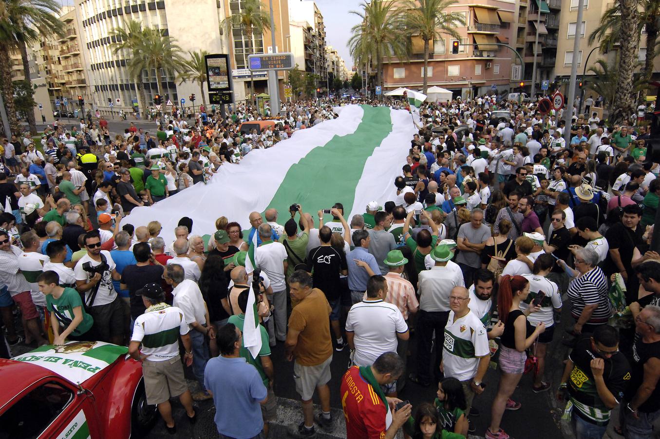 Manifestación por el descenso del Elche CF