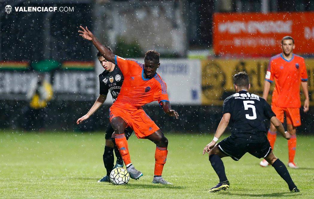 El Valencia CF golea en el primer partido de pretemporada