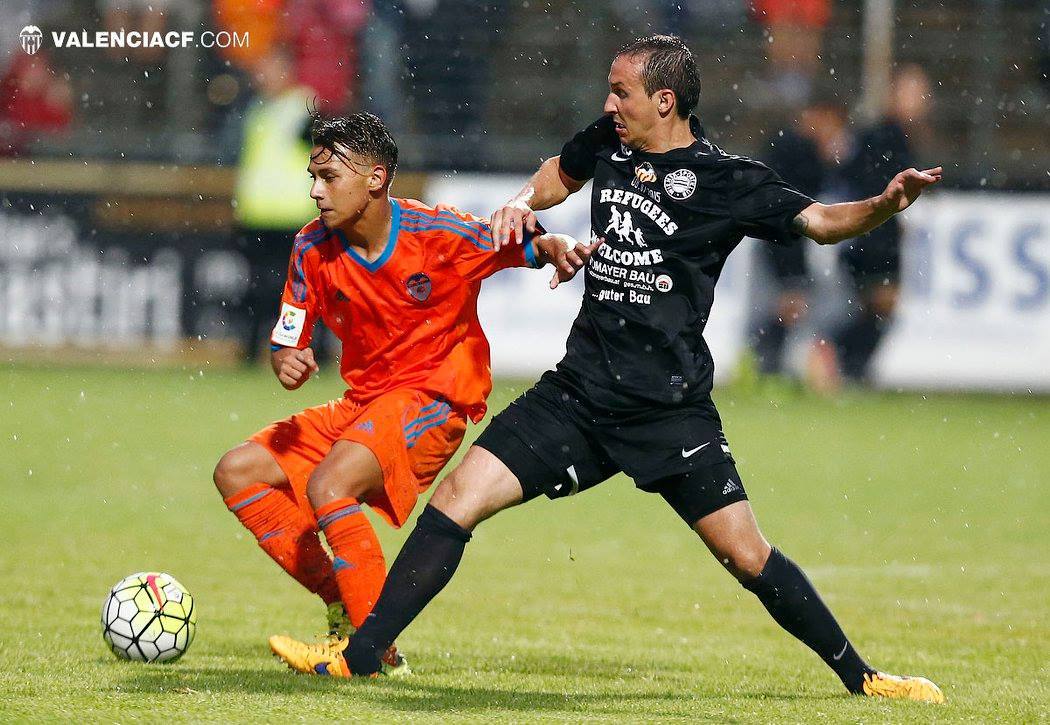 El Valencia CF golea en el primer partido de pretemporada