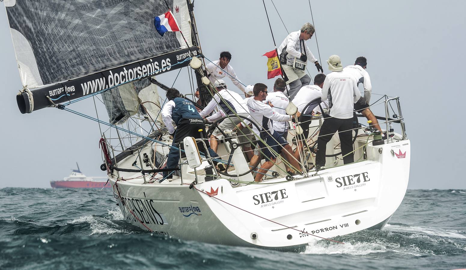 Las embarcaciones de la Copa de la Reina surcan el Mediterráneo