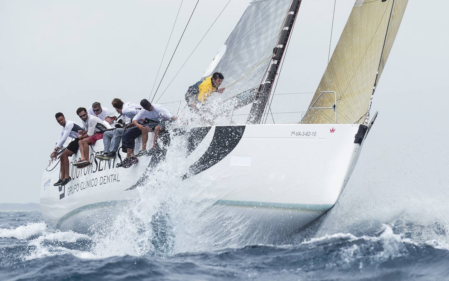 Las embarcaciones de la Copa de la Reina surcan el Mediterráneo