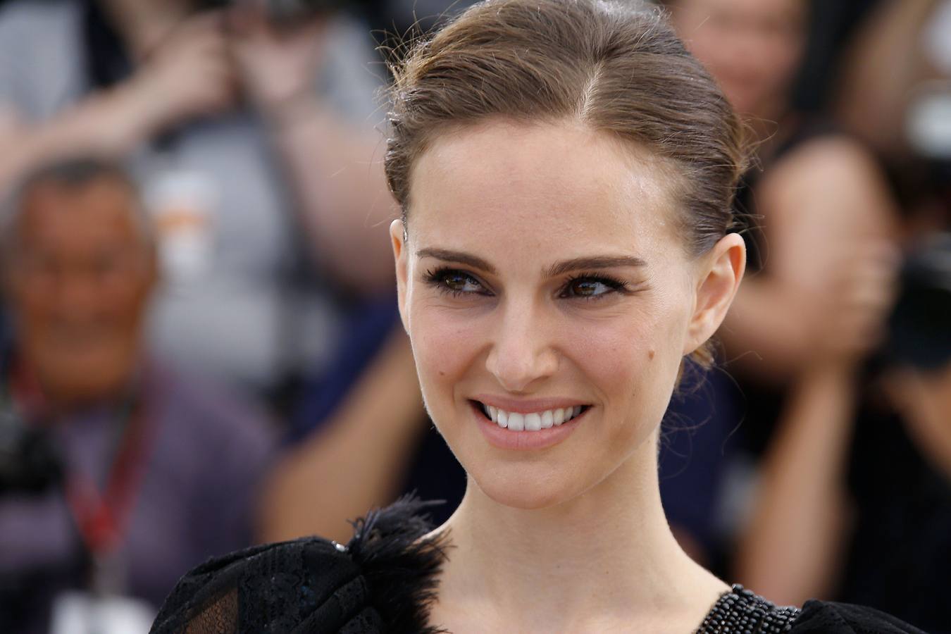 Natalie Portman. La actriz, de nacionalidad israelí, se llama Natalie Herschlag. Para actuar decidió adoptar el apellido de soltera de su abuela.