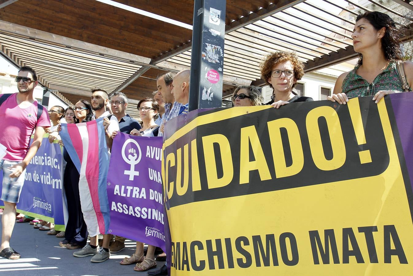 Concentración en repulsa por la muerte del transexual en La Albufereta