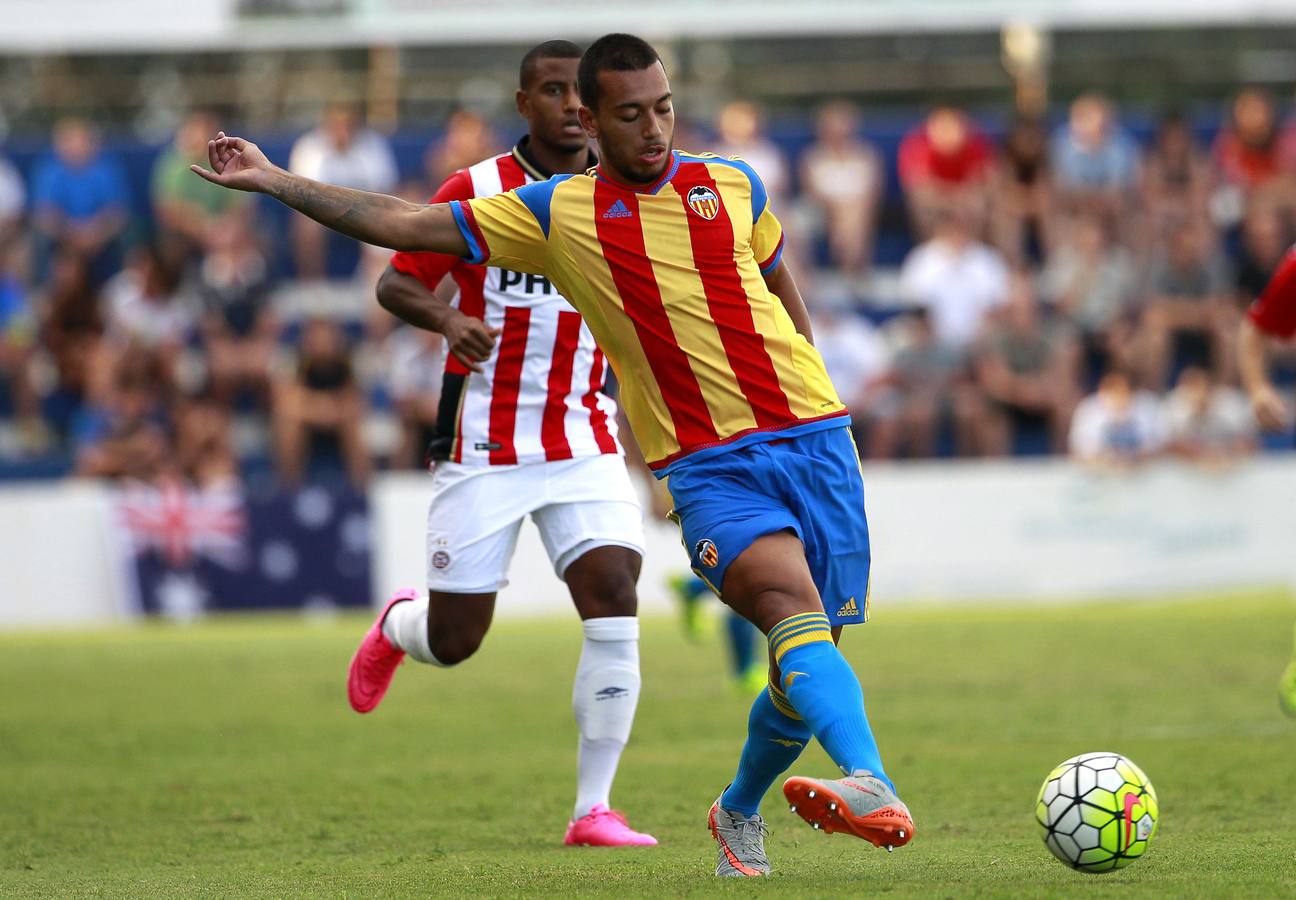 La victoria del Valencia en Alzira frente al PSV, en imágenes