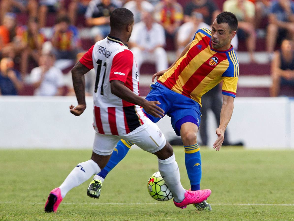 La victoria del Valencia en Alzira frente al PSV, en imágenes