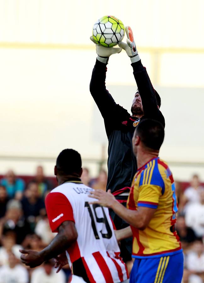 La victoria del Valencia en Alzira frente al PSV, en imágenes