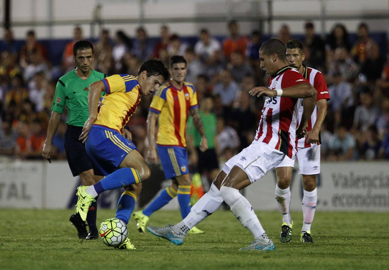 La victoria del Valencia en Alzira frente al PSV, en imágenes