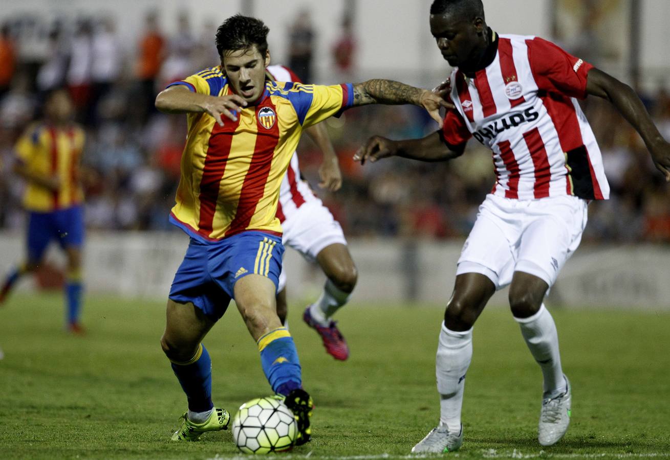 La victoria del Valencia en Alzira frente al PSV, en imágenes