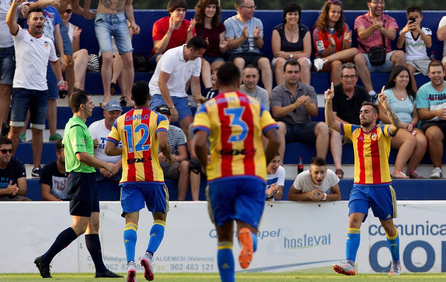 La victoria del Valencia en Alzira frente al PSV, en imágenes