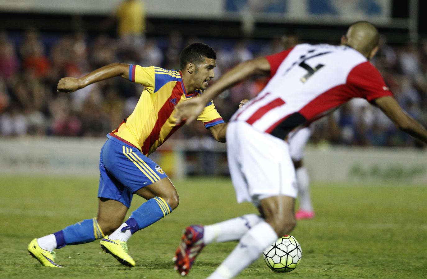 La victoria del Valencia en Alzira frente al PSV, en imágenes