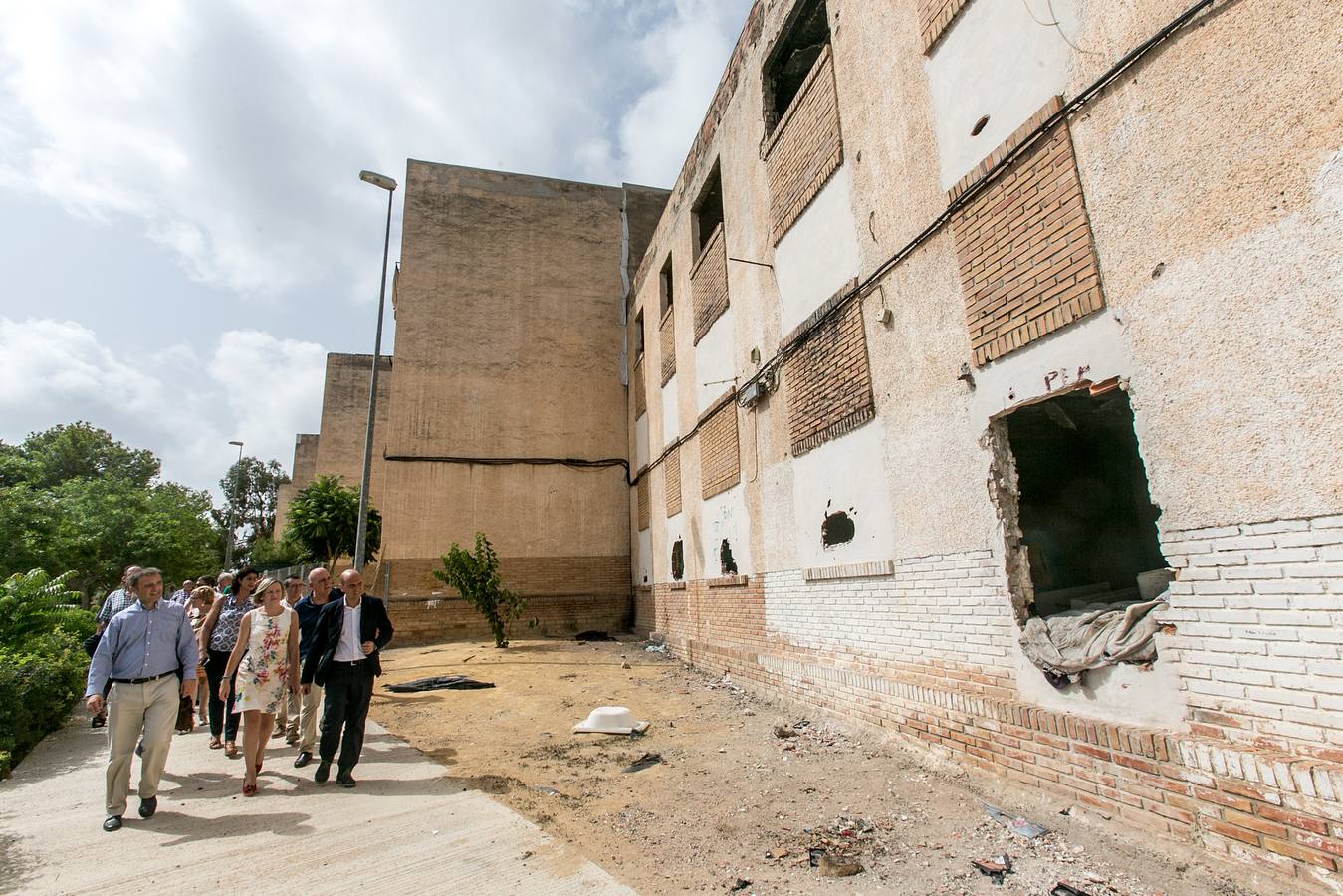 María José Salvador y Echávarri visitan las actuaciones de rehabilitación en el barrio de Juan XXIII