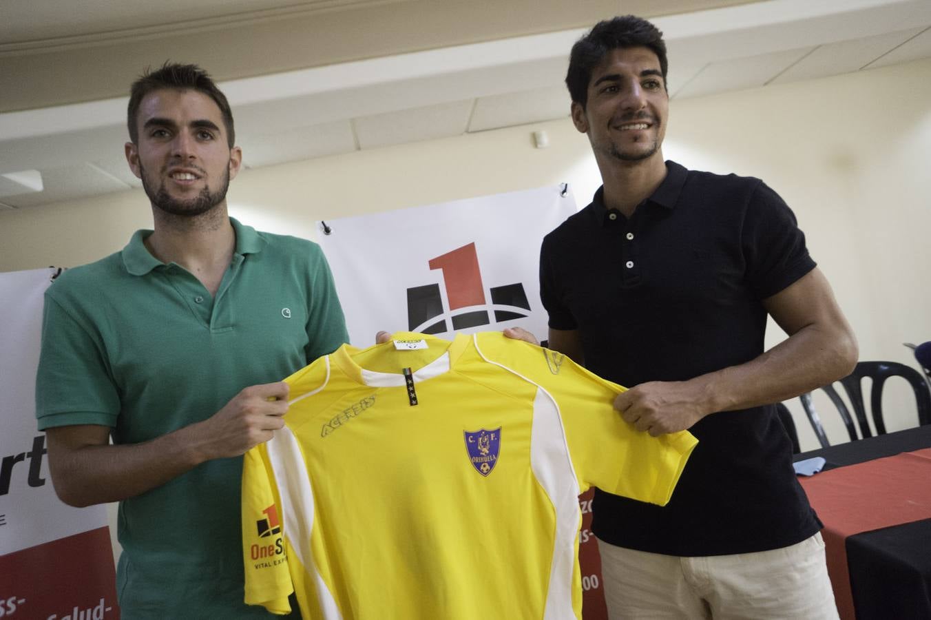 Presentación de los nuevos jugadores del Orihuela CF