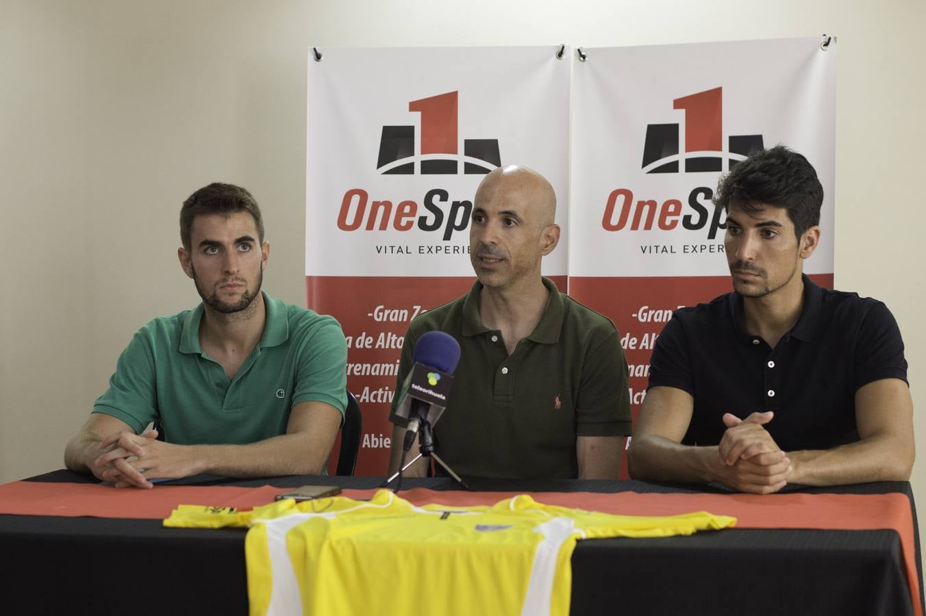 Presentación de los nuevos jugadores del Orihuela CF