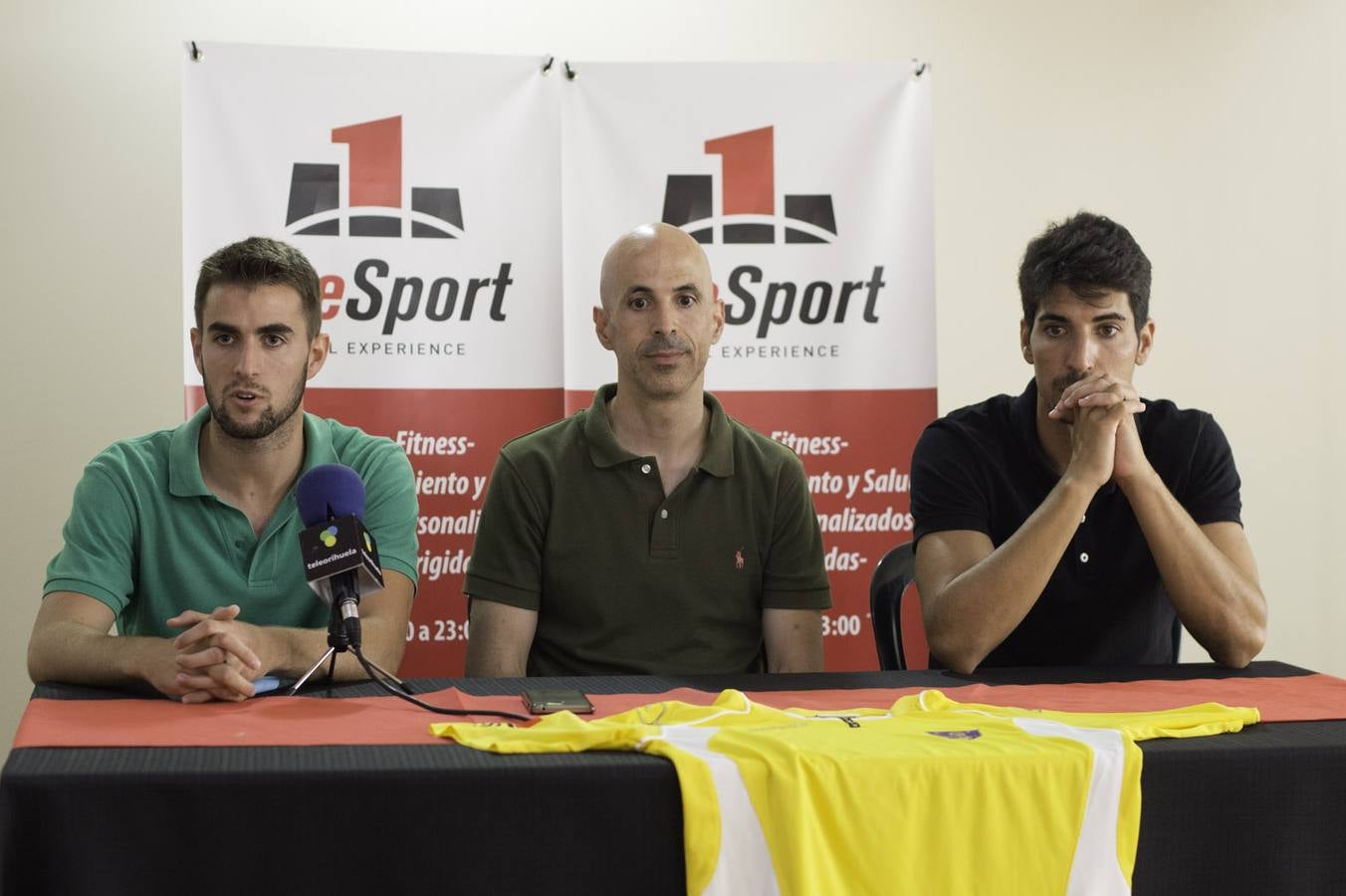 Presentación de los nuevos jugadores del Orihuela CF