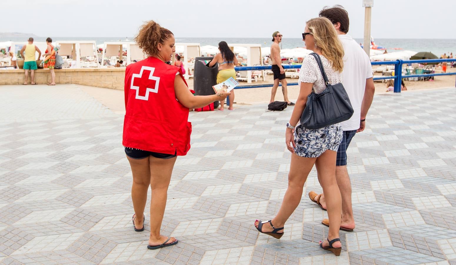 Campaña para concienciar de los peligros del sol en Alicante