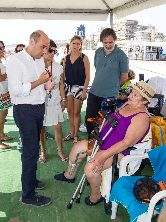 Echávarri visita la playa de San Juan