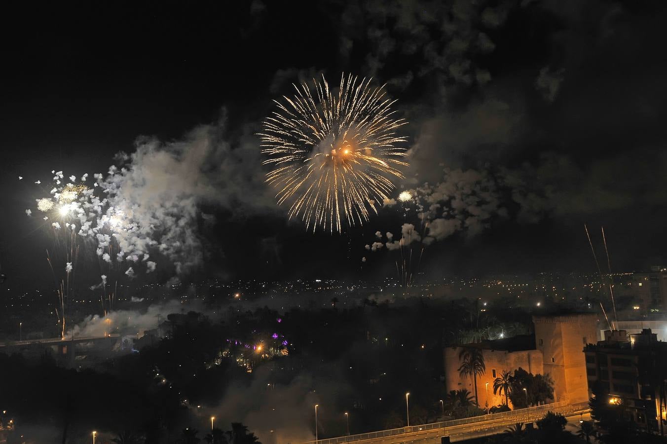 La Nit de l&#039;Albà ilumina Elche