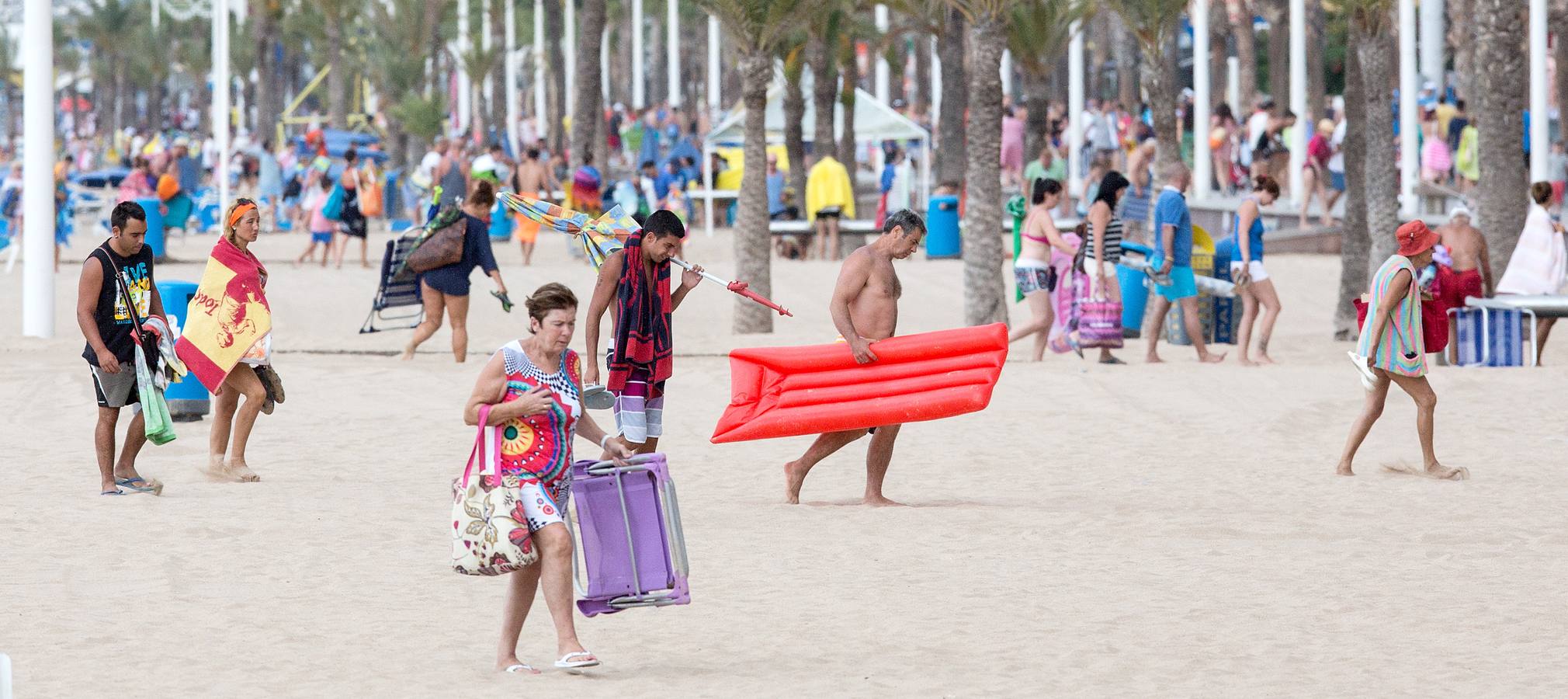 La playa de Benidorm, abarrotada