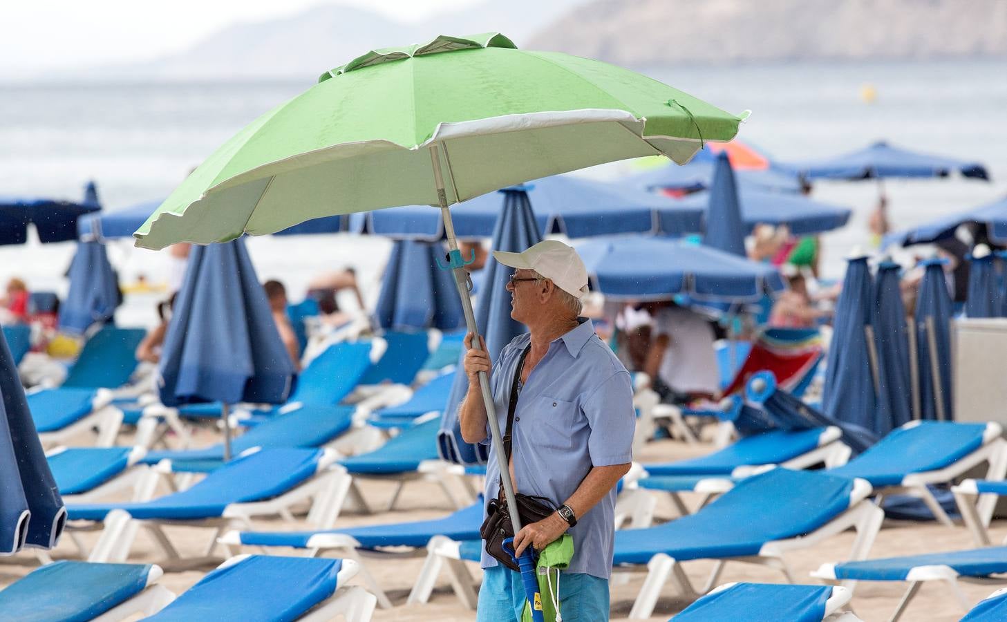 La playa de Benidorm, abarrotada