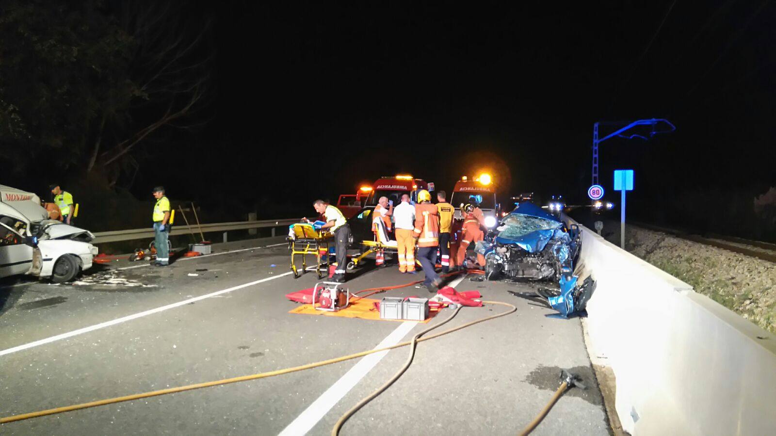 Dos muertos y cinco heridos tras el choque de tres vehículos en Cullera