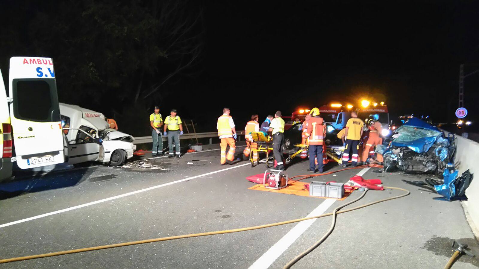 Dos muertos y cinco heridos tras el choque de tres vehículos en Cullera