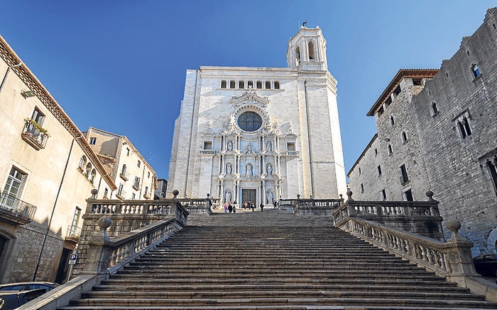 La Catedral, Girona. Casco antiguo. Las calles más antiguas de la ciudad y el Call, el barrio judio, te trasladan al pasado.