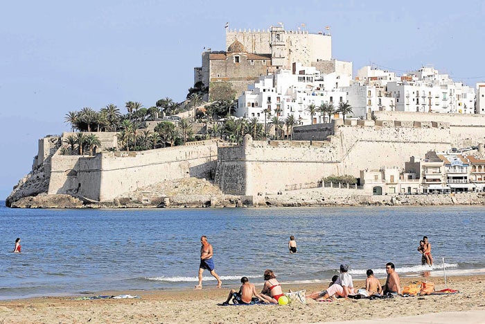 El Papa Luna, Peñíscola. Castillo. Ya acogió el rodaje de ‘El Cid’ a mediados del siglo pasado. Está en lo alto de un promontorio, al lado del mar.