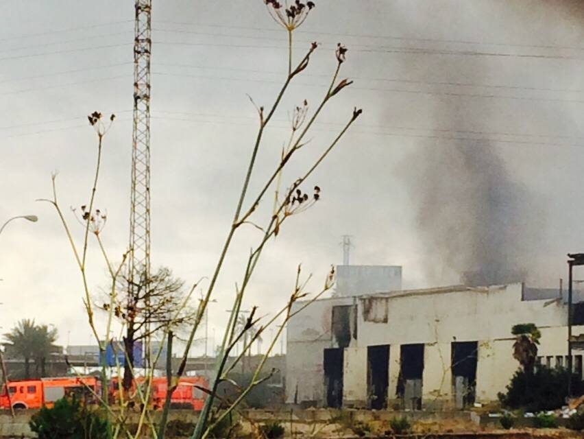 Incendio Industrial en la Pista de Ademuz, a la altura de Paterna