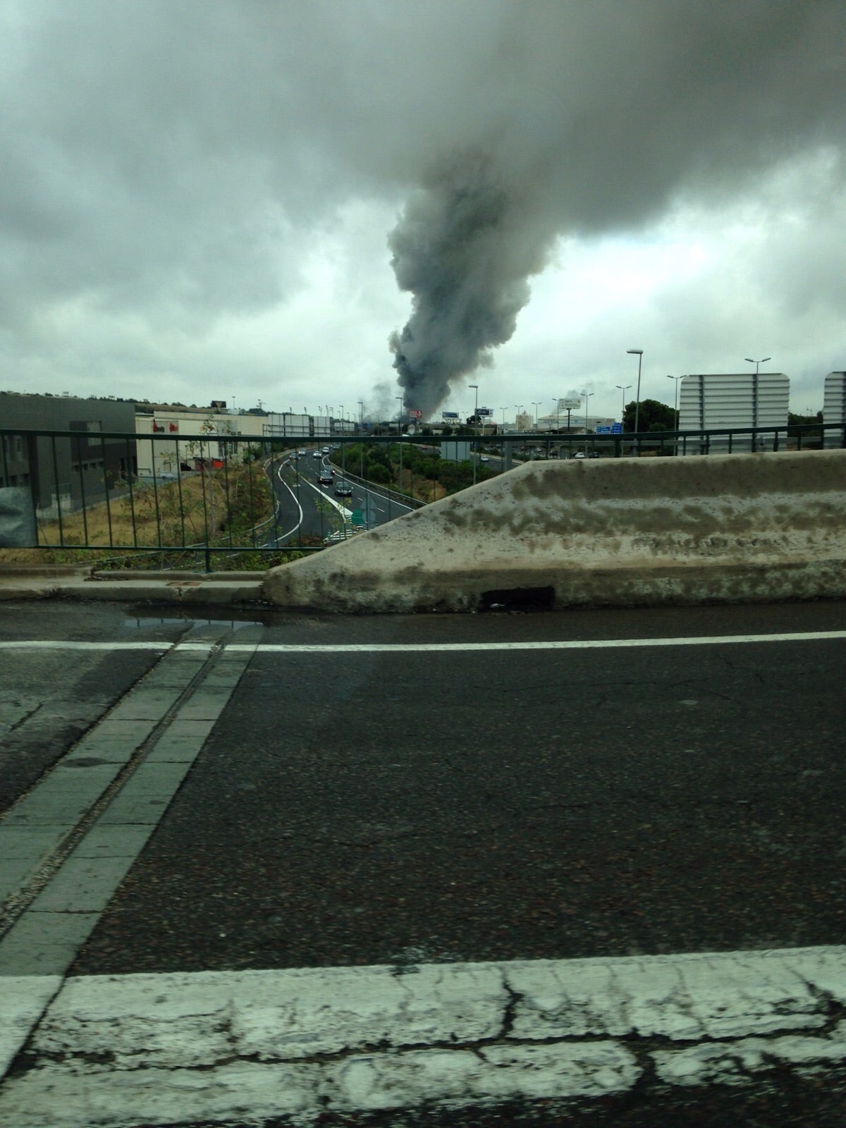 Incendio Industrial en la Pista de Ademuz, a la altura de Paterna