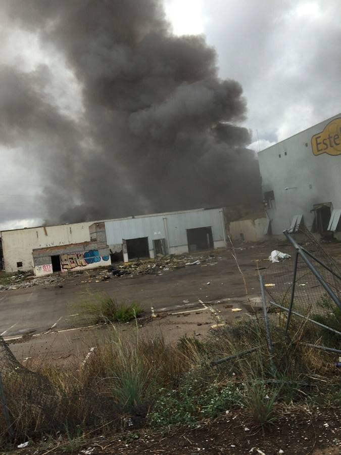 Incendio Industrial en la Pista de Ademuz, a la altura de Paterna