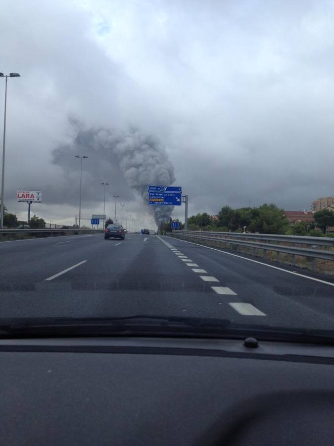 Incendio Industrial en la Pista de Ademuz, a la altura de Paterna