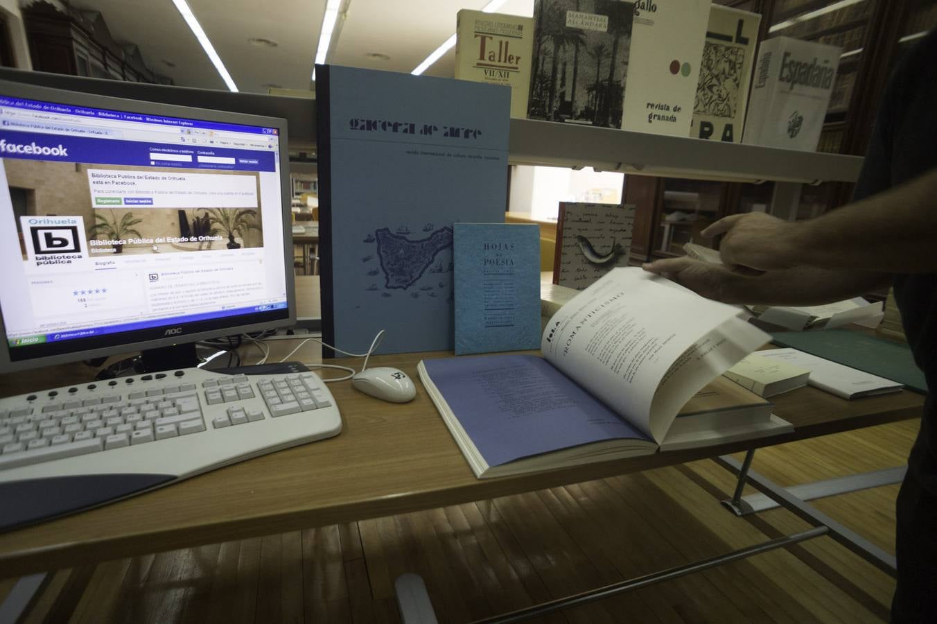 El director de la FMH cede cinco mil libros a la la biblioteca Fernando de Loaces