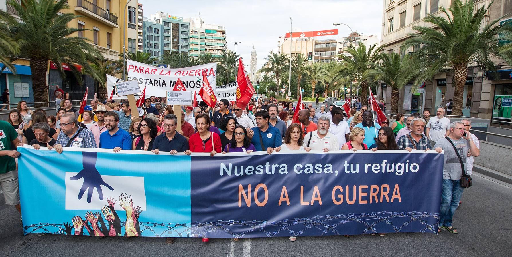 Los alicantinos salen a la calle para dar su apoyo al pueblo sirio