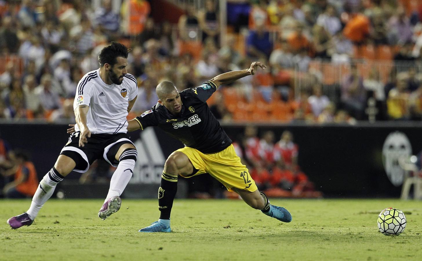 El Valencia recibe al Granada con necesidad de victoria