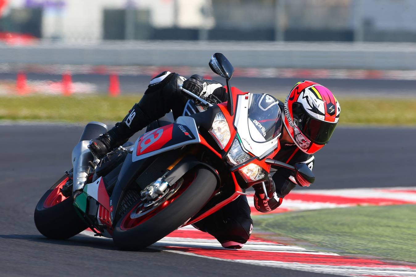 Aprilia lanza una edición limitada de la deportiva RSV4