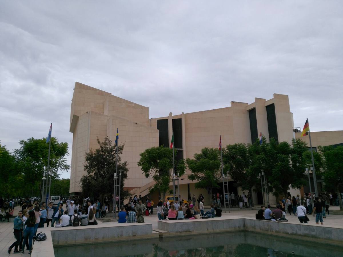 Desalojada la facultad de Derecho de la UA por una amenaza de bomba