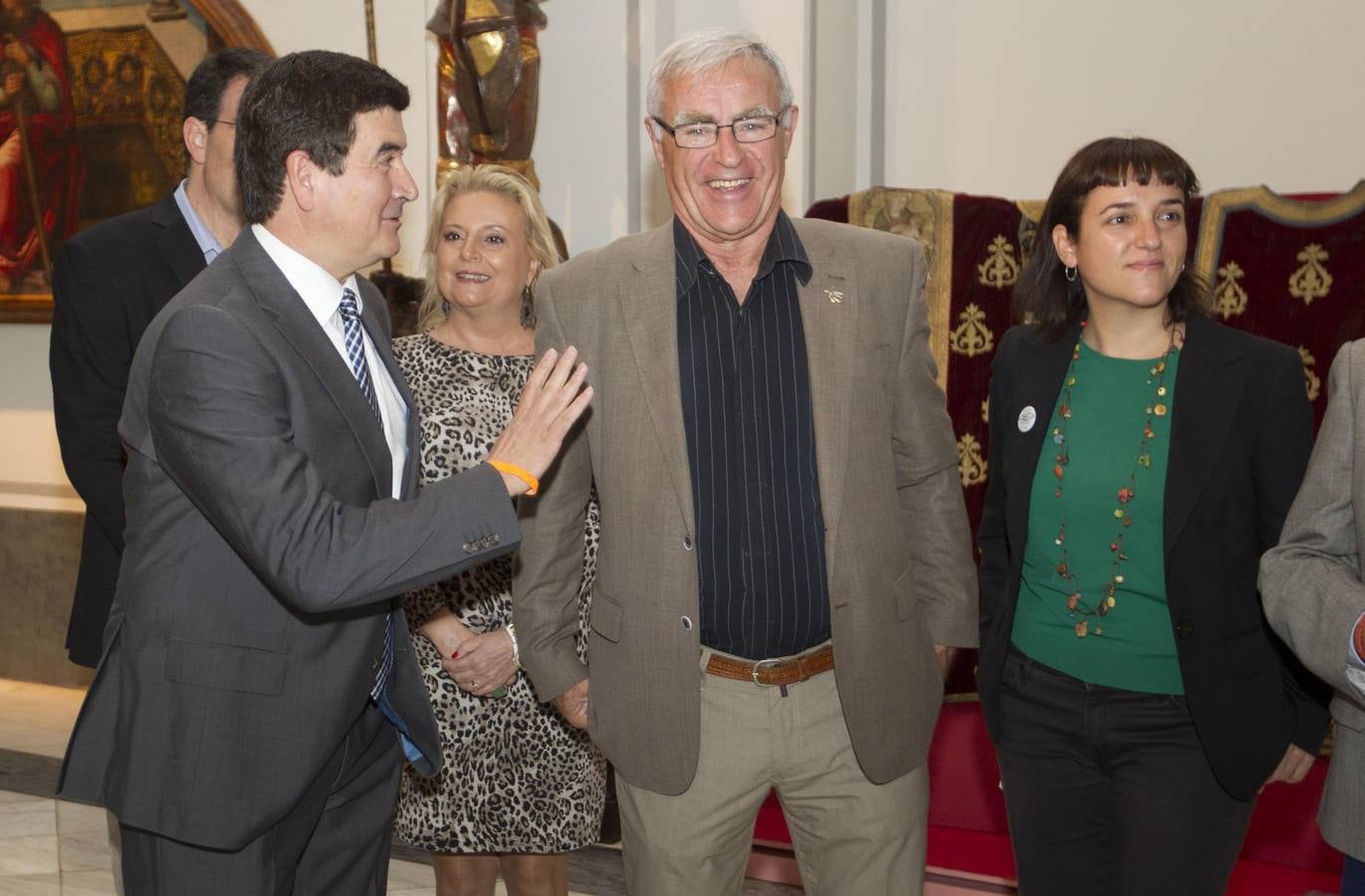 Traslado de la Senyera del Museo Histórico al Salón de Cristal del Ayuntamiento